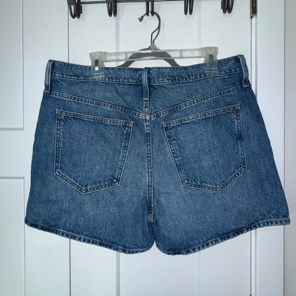 Madewell Relaxed Mid-Length Denim Shorts (31) - Picture 2 of 10